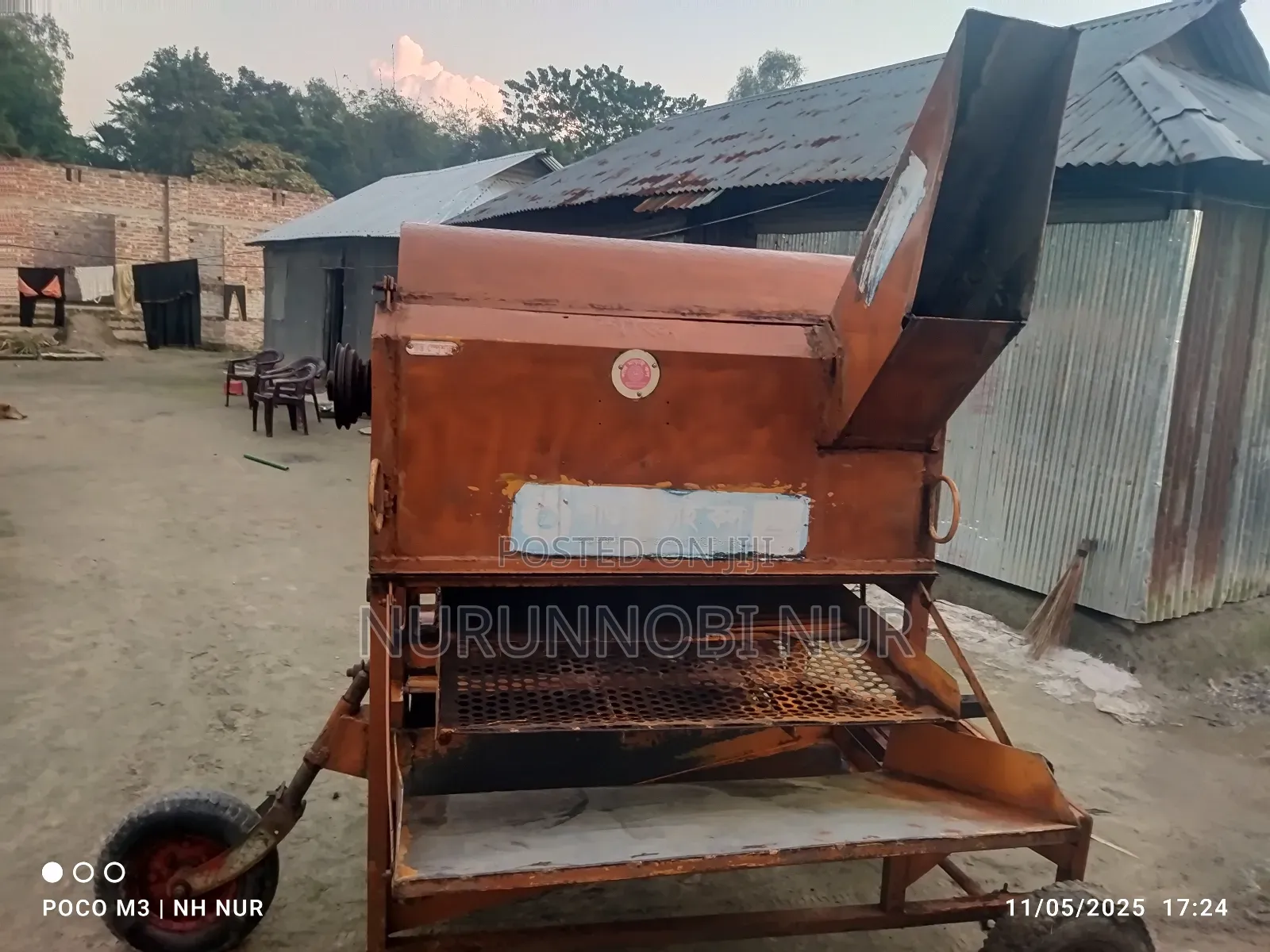 ধান গম মাড়াই মেশিন