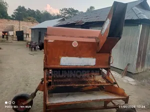 ধান গম মাড়াই মেশিন