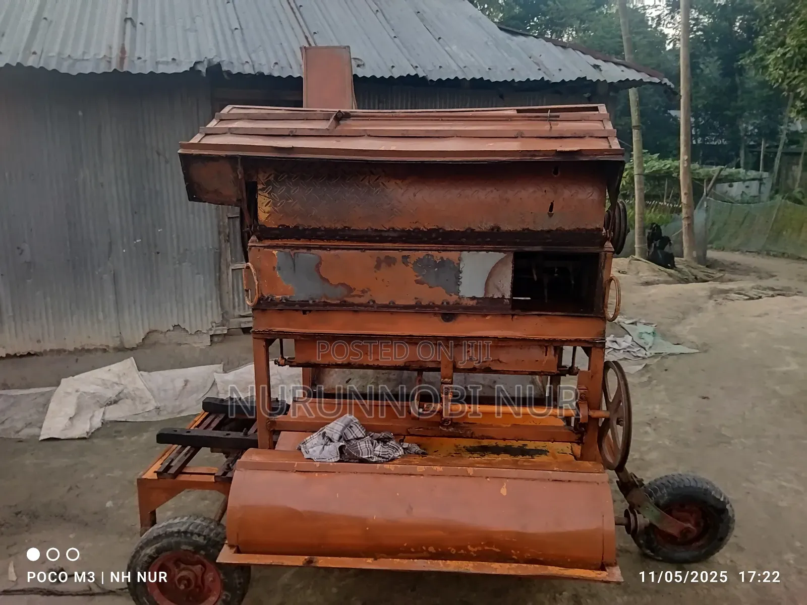 ধান গম মাড়াই মেশিন