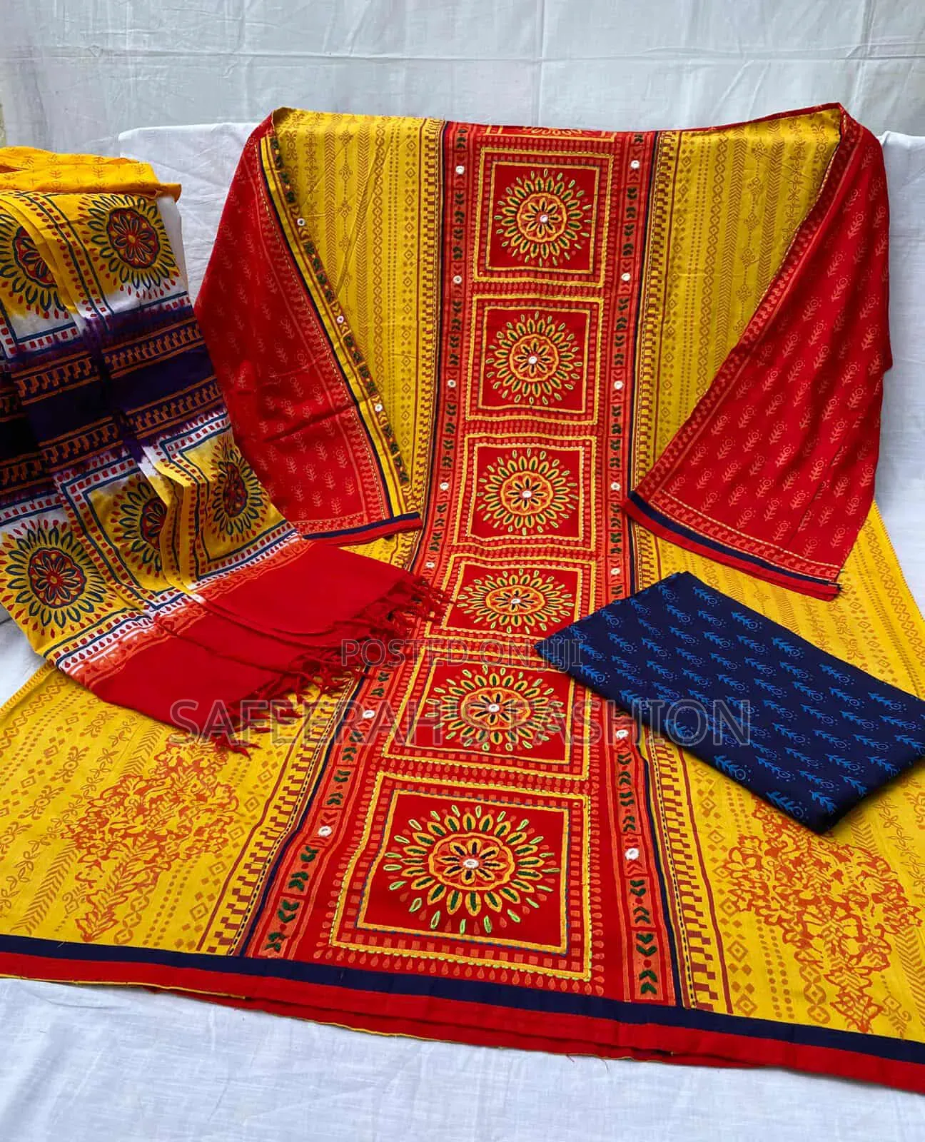 টাই ডাই কাজ করা থ্রি পিস কাজ করা থ্রি পিসr