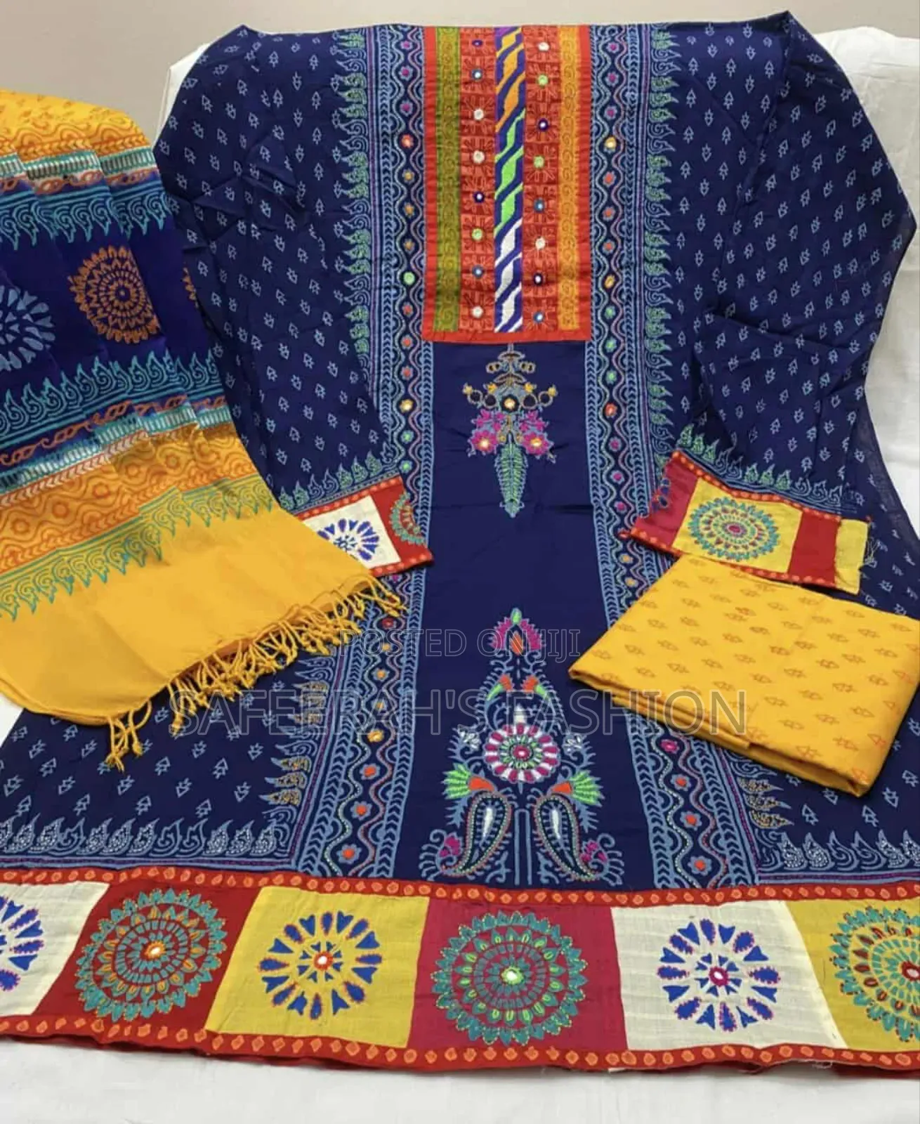 টাই ডাই কাজ করা থ্রি পিস কাজ করা থ্রি পিসr