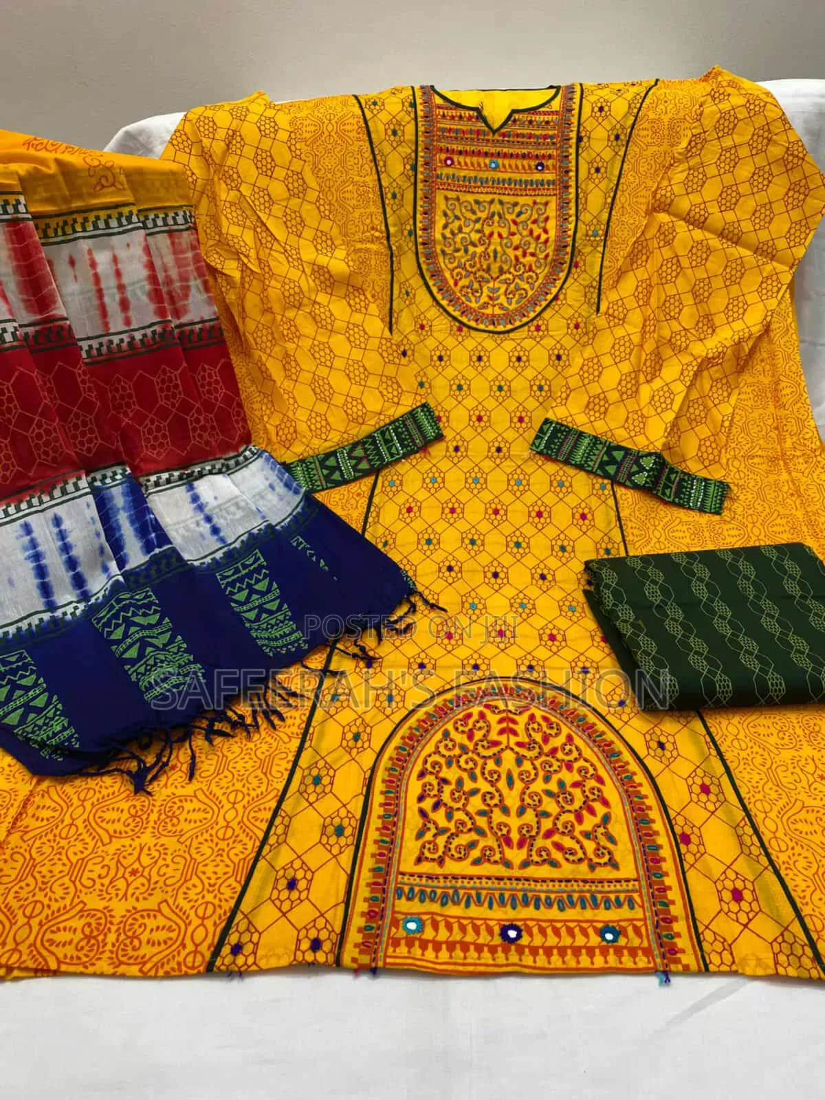 টাই ডাই কাজ করা থ্রি পিস কাজ করা থ্রি পিসr