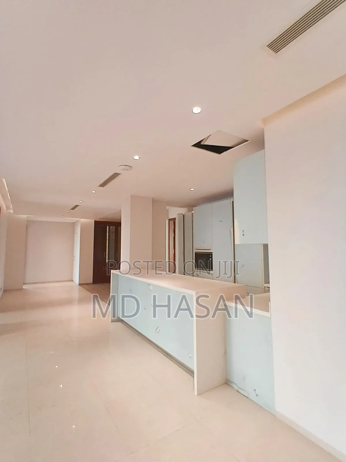 4bdrm Apartment in Semi Furbished for Rent