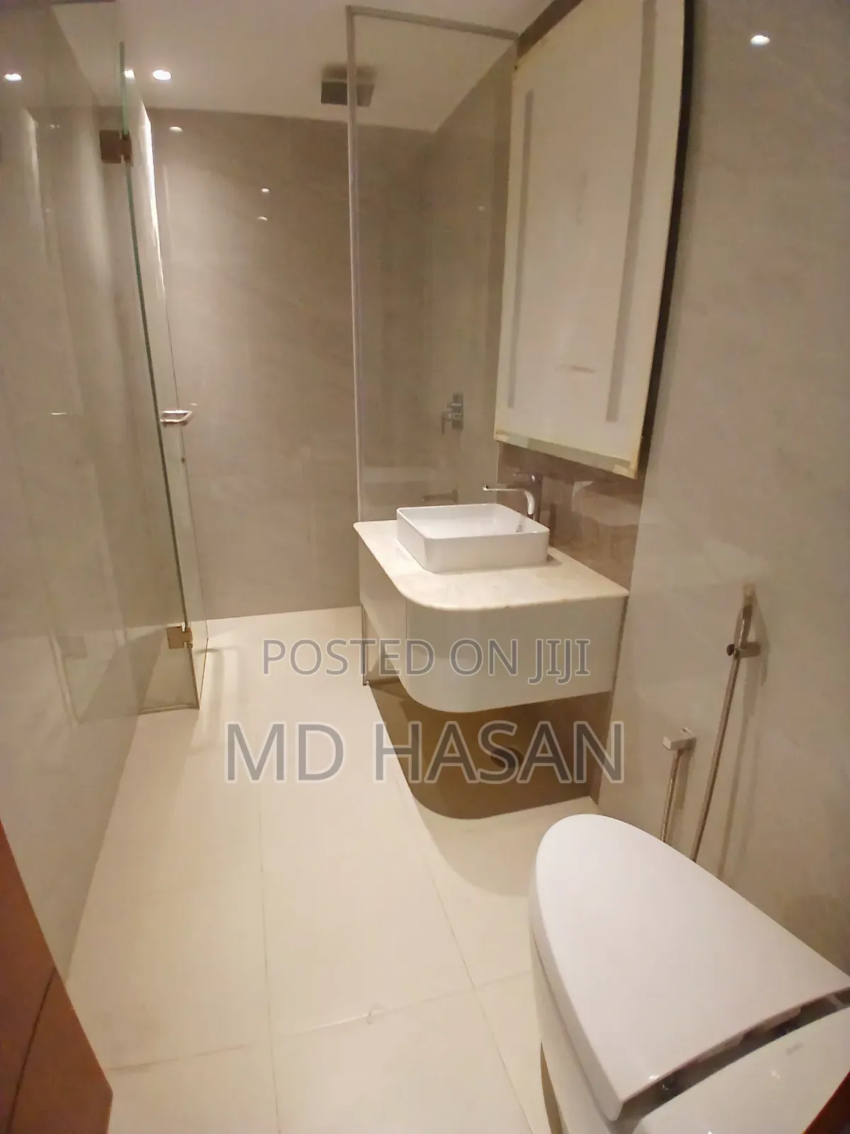 4bdrm Apartment in Semi Furbished for Rent