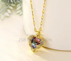 ​ হার্ট-উইং ডিজাইনের ঝলমলে নেকলেস 