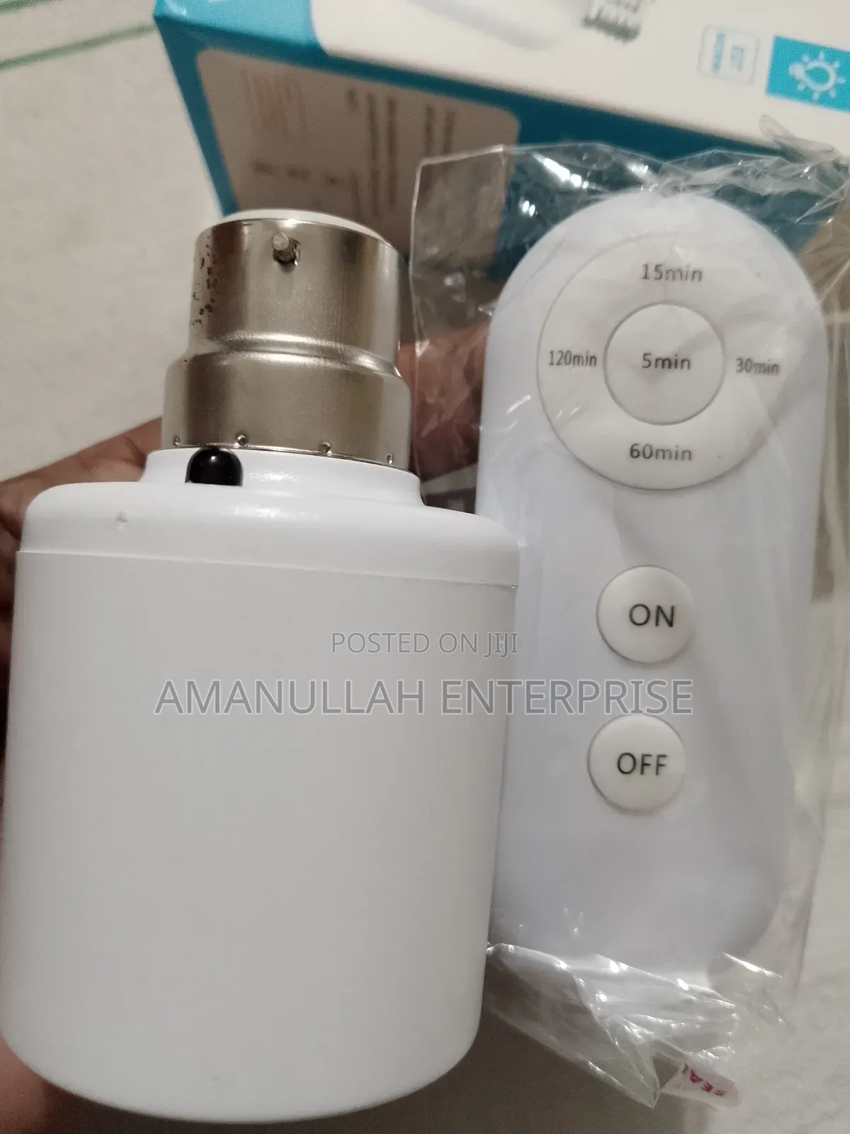 Wireless Lamp Holder With a Remote Control an E27 Screw Socket.