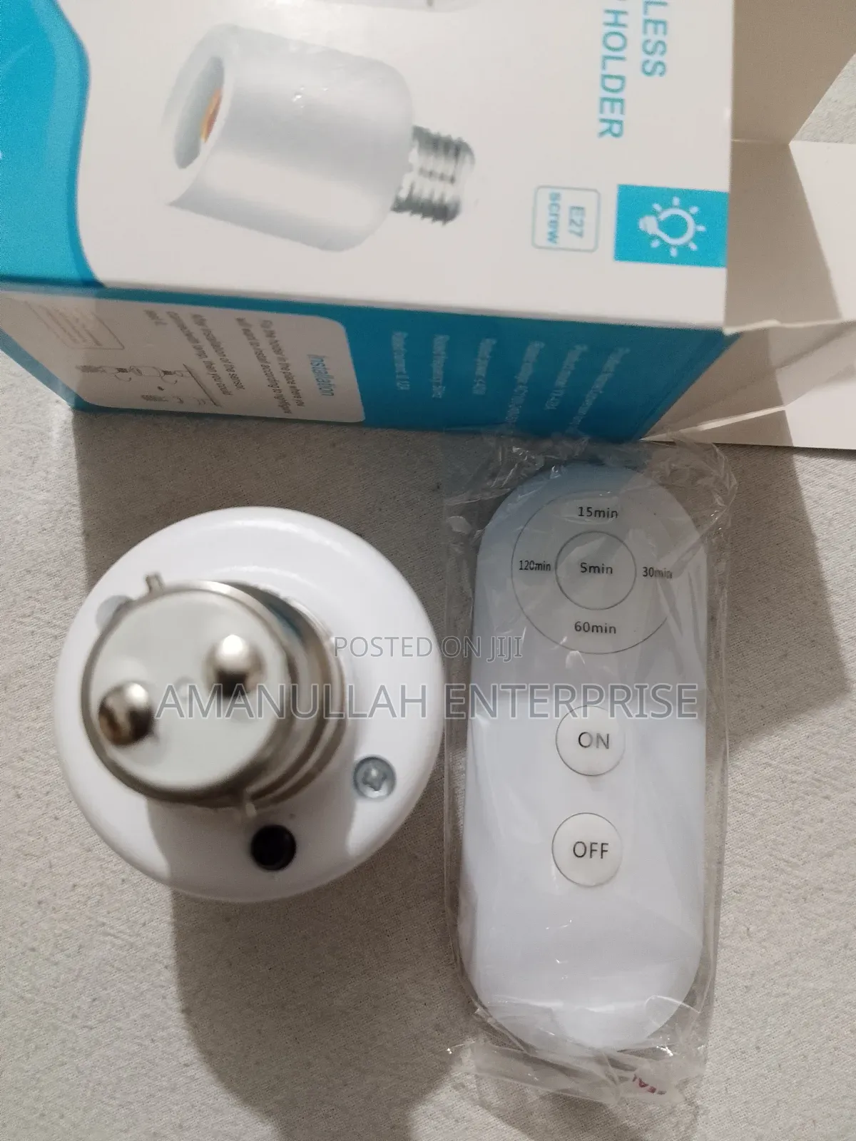 Wireless Lamp Holder With a Remote Control an E27 Screw Socket.