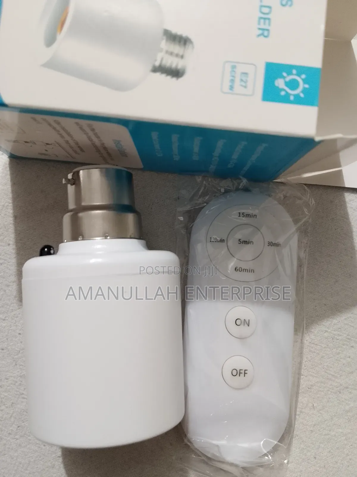 Wireless Lamp Holder With a Remote Control an E27 Screw Socket.