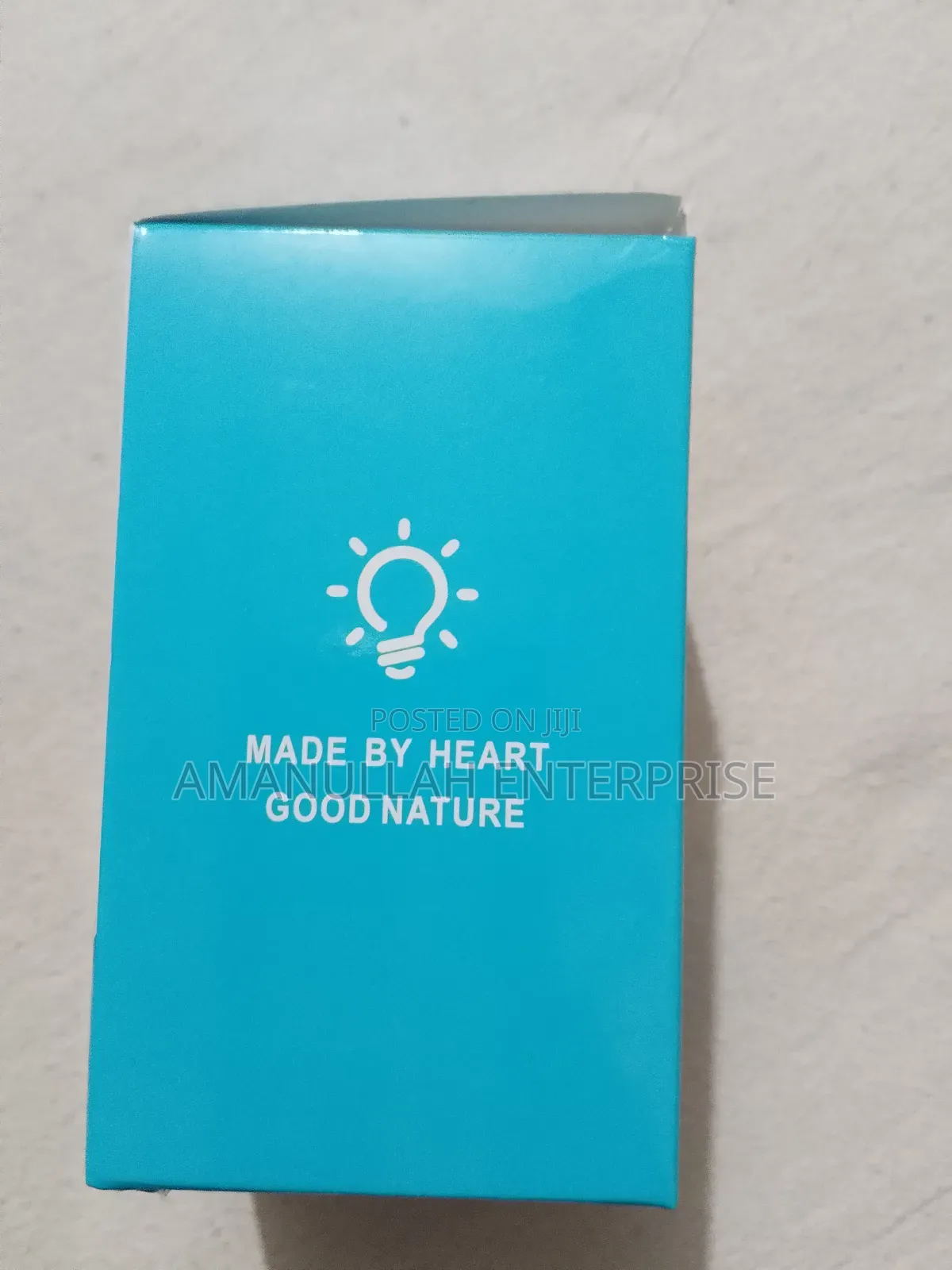 Wireless Lamp Holder With a Remote Control an E27 Screw Socket.