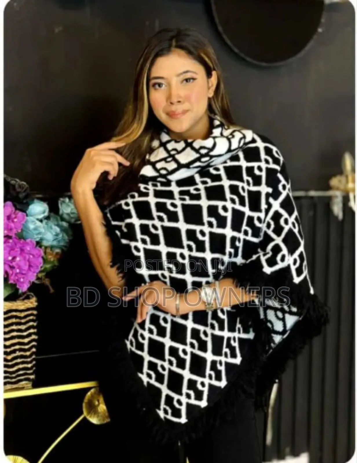 স্টাইল আর কমফোর্ট—দুটোই একসাথে!
এই প্রিমিয়াম কোয়ালিটির পঞ্চুটি পরলে