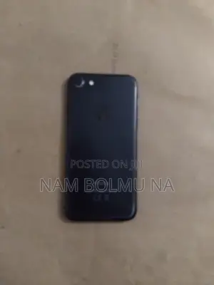 Photo - Apple iPhone 7 32 GB Black