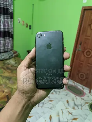 Photo - Apple iPhone 7 128 GB Black