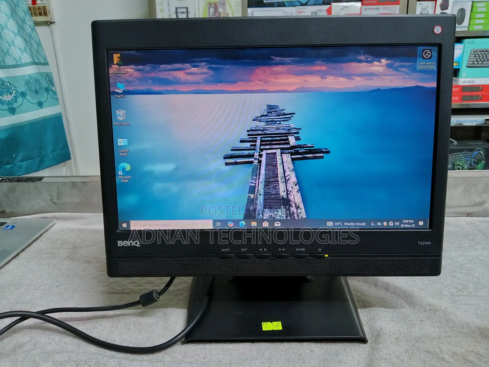 Benq T52wa – 16′′ Wide Screen Hd Monitor | Compact Full Fresh