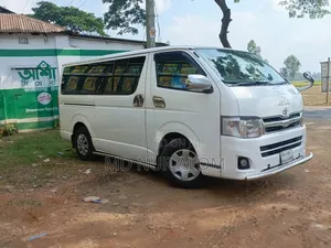 Photo - Toyota HiAce 2010 White