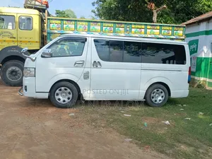 Toyota HiAce 2010 White