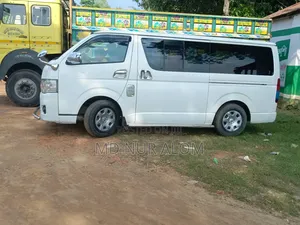 Toyota HiAce 2010 White