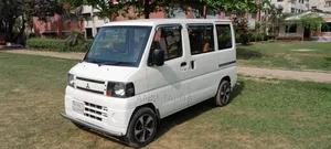 Photo - Mitsubishi Minica 2011 Off White