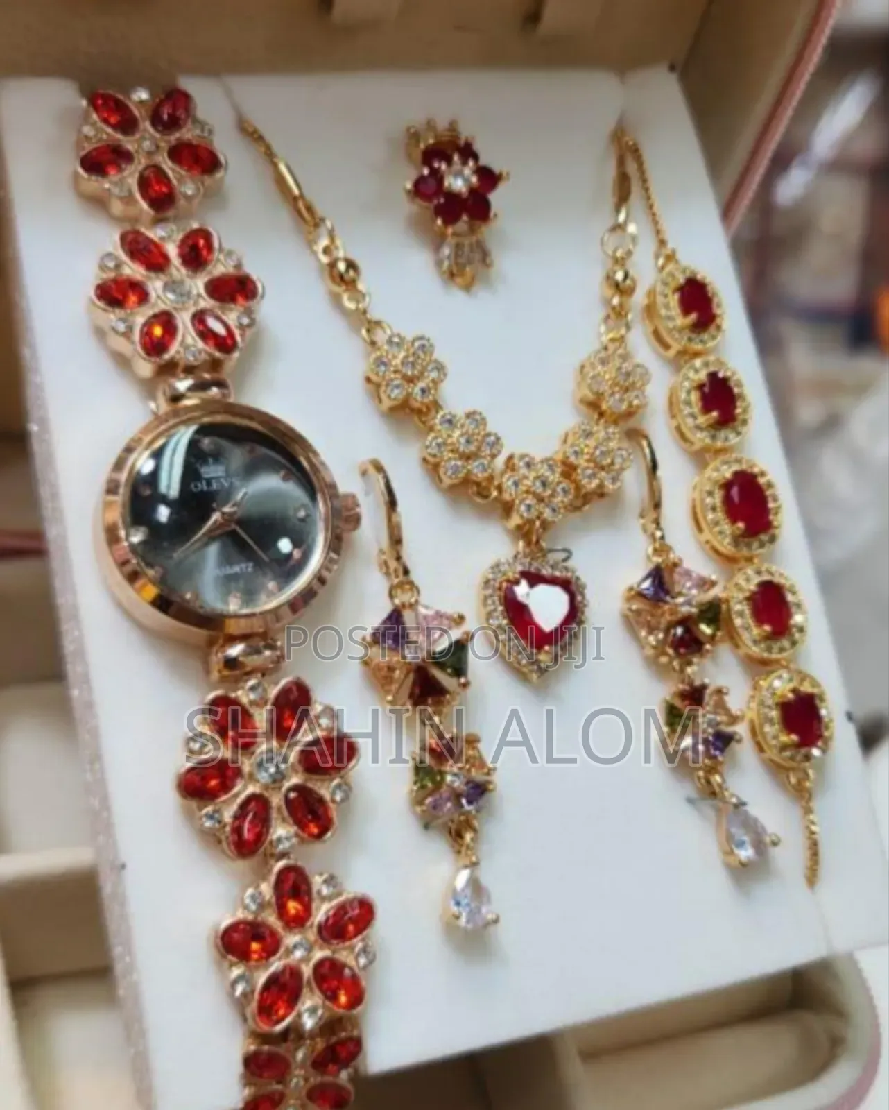 নজরকাড়া ৬-ইন-১ জুয়েলারি ও ওয়াচ সেট 