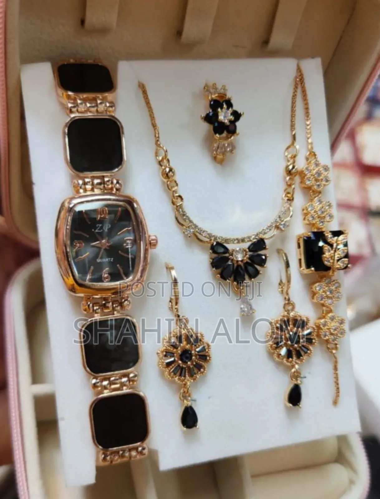 নজরকাড়া ৬-ইন-১ জুয়েলারি ও ওয়াচ সেট 