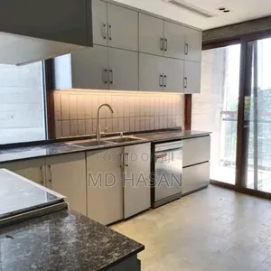 4bdrm Apartment in Semi Furbished Flat for Rent