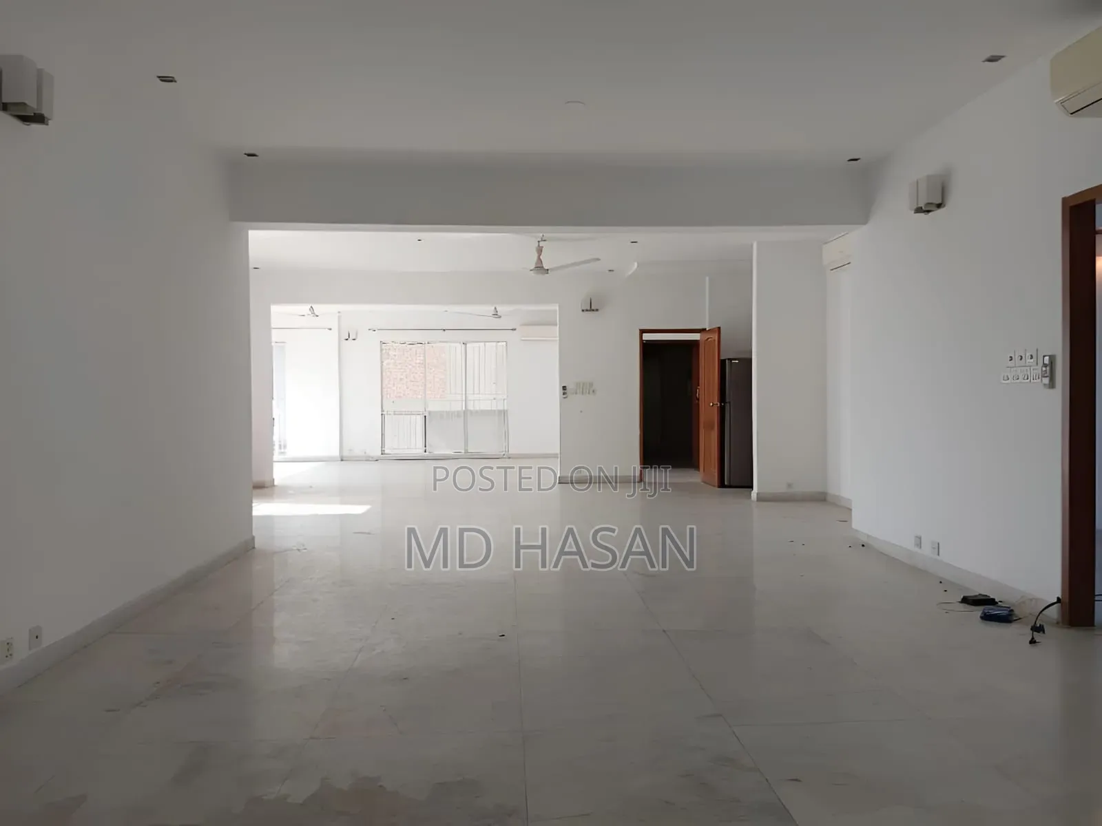 4bdrm Apartment in Semi Furbished for Rent