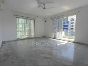 4bdrm Apartment in Semi Furbished for Rent