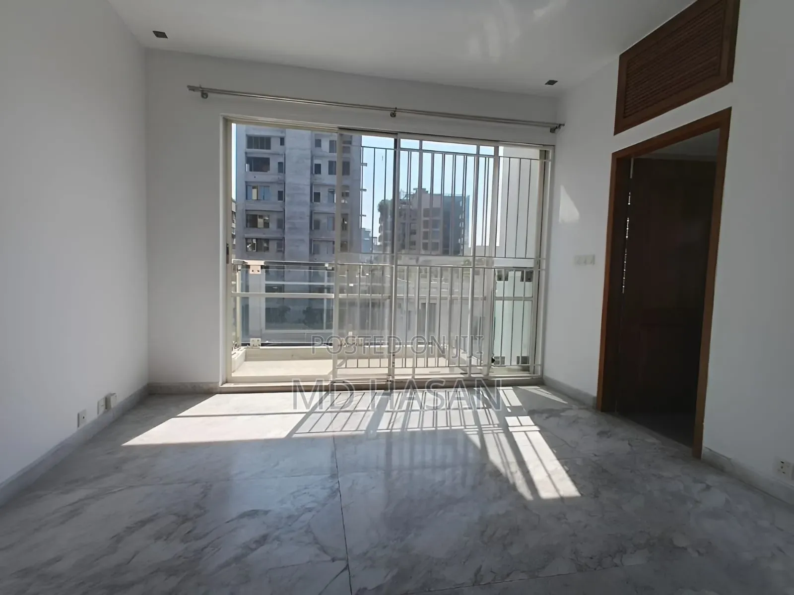 4bdrm Apartment in Semi Furbished for Rent