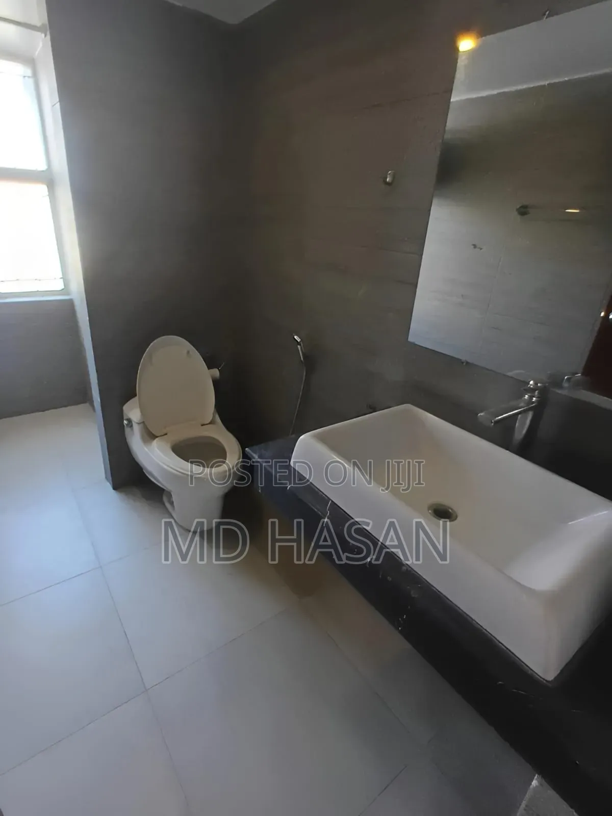 4bdrm Apartment in Semi Furbished for Rent