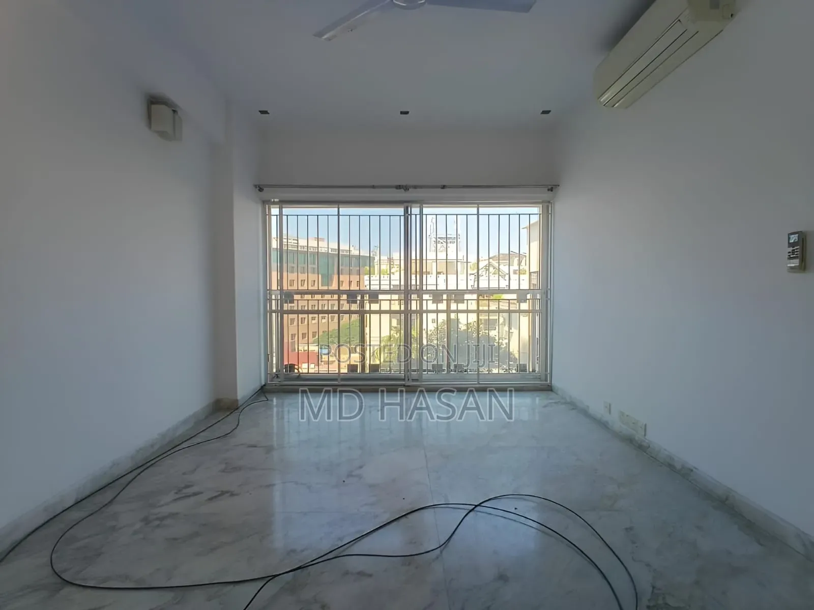 4bdrm Apartment in Semi Furbished for Rent