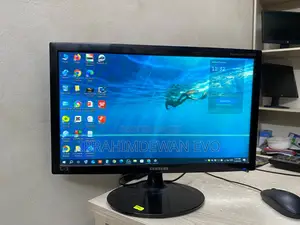 Photo - Samsung 19" Monitor, Resolution (1366x768), Model - S19b150