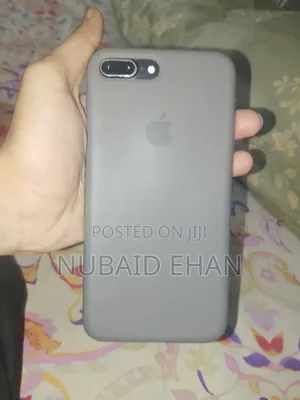 Photo - Apple iPhone 7 Plus 128 GB Black