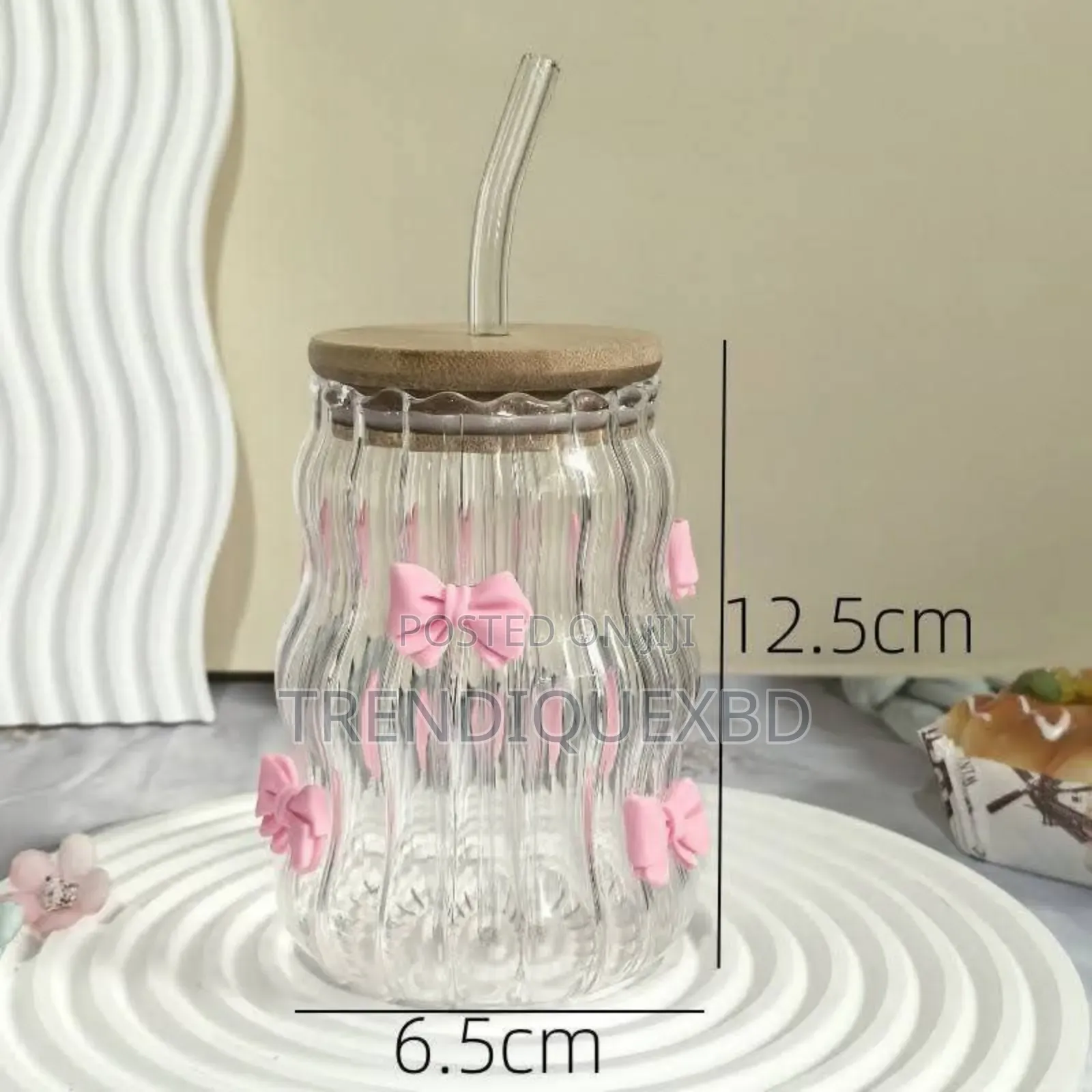 Elegant Wavy Glass Cup With Bow Lid Straw