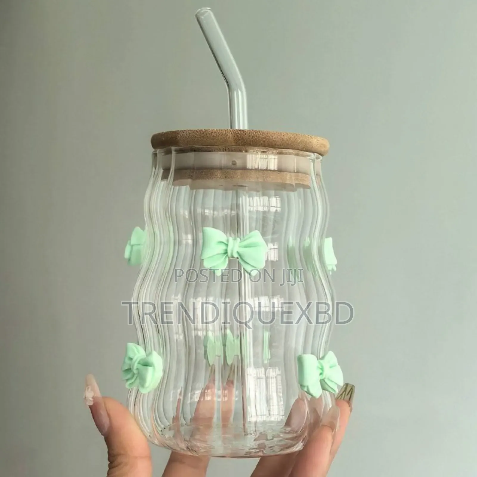 Elegant Wavy Glass Cup With Bow Lid Straw