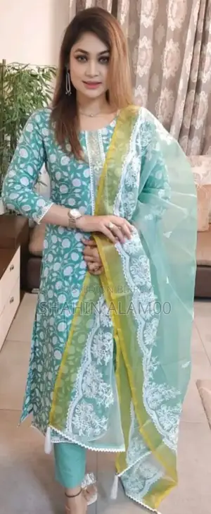 আন স্টিচড থ্রি পিস
(0.0)