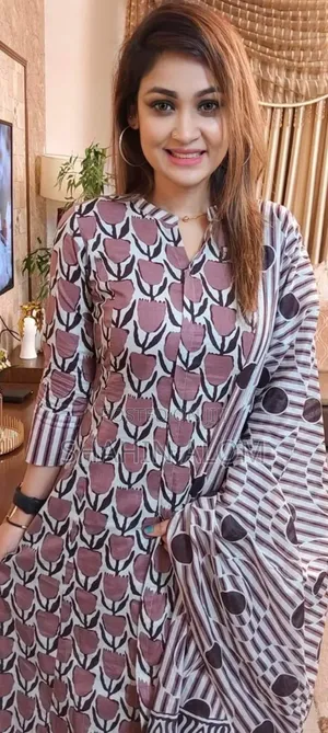 আন স্টিচড থ্রি পিস
(0.0)