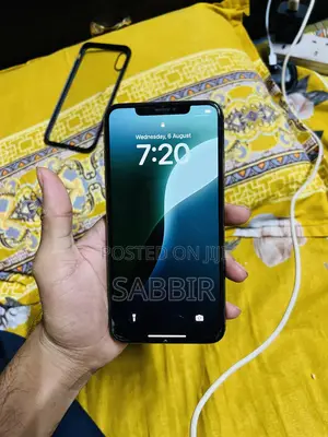 Photo - Apple iPhone XS Max 64 GB Gold