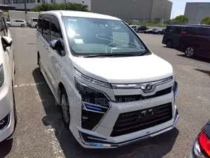 Toyota Voxy 2020 Pearl