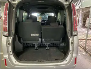 Photo - Toyota Esquire 2020 Silver