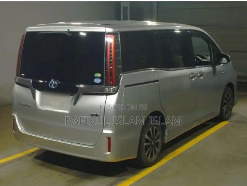 Toyota Esquire 2020 Silver