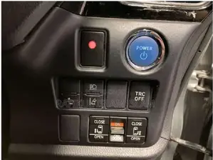 Toyota Esquire 2020 Silver