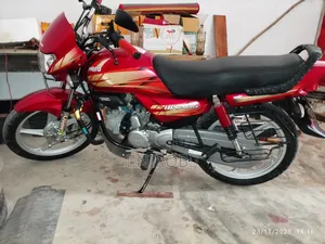 Photo - Hero HF Deluxe 2021 Red