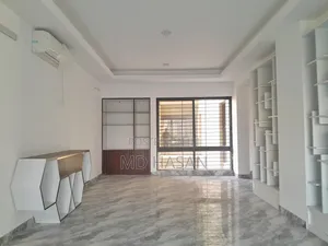 3bdrm Apartment in Semi Furnished for Rent