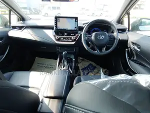 Photo - Toyota Corolla 2020 Pearl