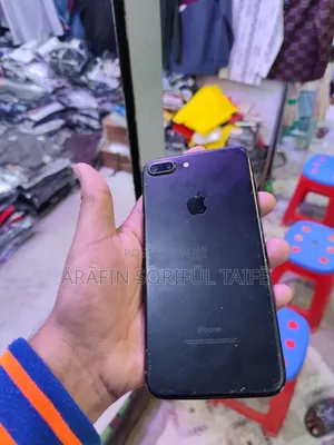 Photo - Apple iPhone 7 Plus 128 GB Black