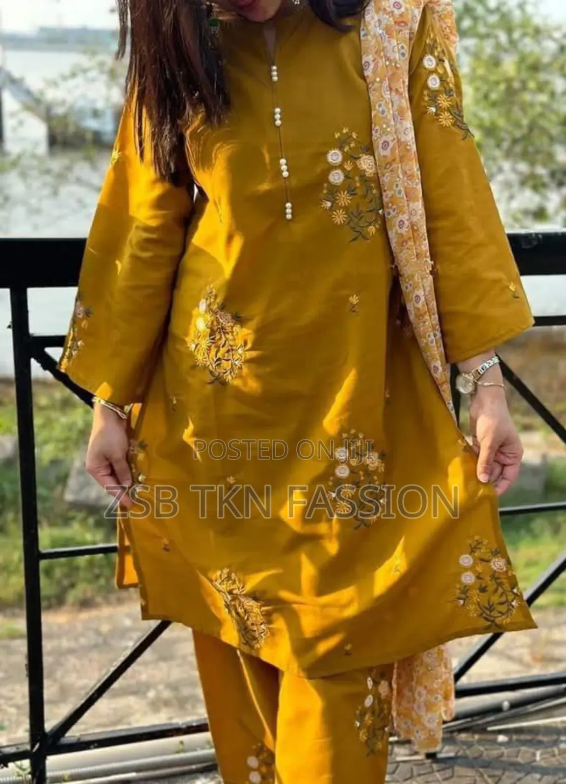 এম্বডারি কাজ করা থ্রী-পিস নতুন আপডেট