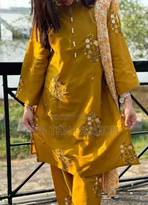 এম্বডারি কাজ করা থ্রী-পিস নতুন আপডেট