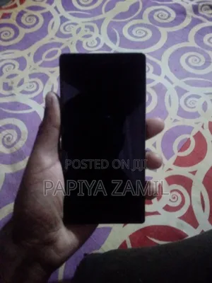 Photo - Huawei Ascend P7 16 GB Black