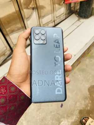 Photo - Realme 8 Pro 128 GB Silver