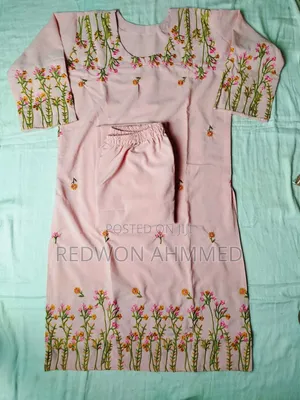গর্জিয়াস এমব্রয়ডারি কুর্তি সেট 