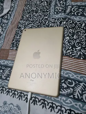 Photo - Apple iPad 5 (2022) 128 GB